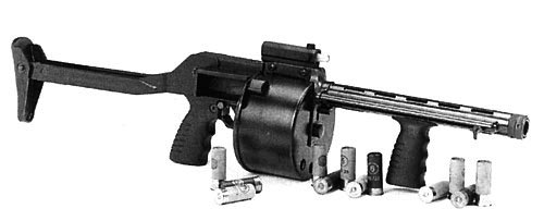 Protecta на барабане нет заводного ключа, справа на кожухе ствола находится ручной экстрактор для удаления стреляных гильз