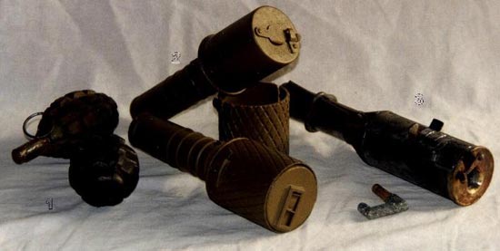 1 - Ручная оборонительная граната OF-15 2 - Ручная наступательная граната РГД - 33 с оборонительными чехлами (без чехла поздних модификаций, с чехлом ранних серий) 3 - Ручная наступательная граната системы Рдултовского образца 1914 года и запал к ней
